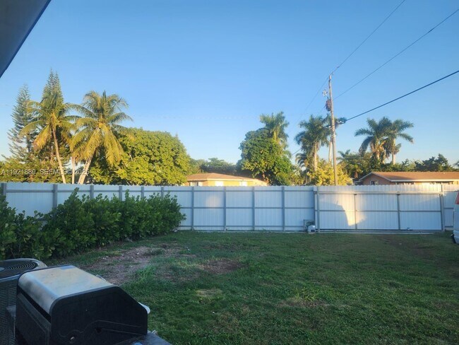 Building Photo - 27000 SW 145th Ave