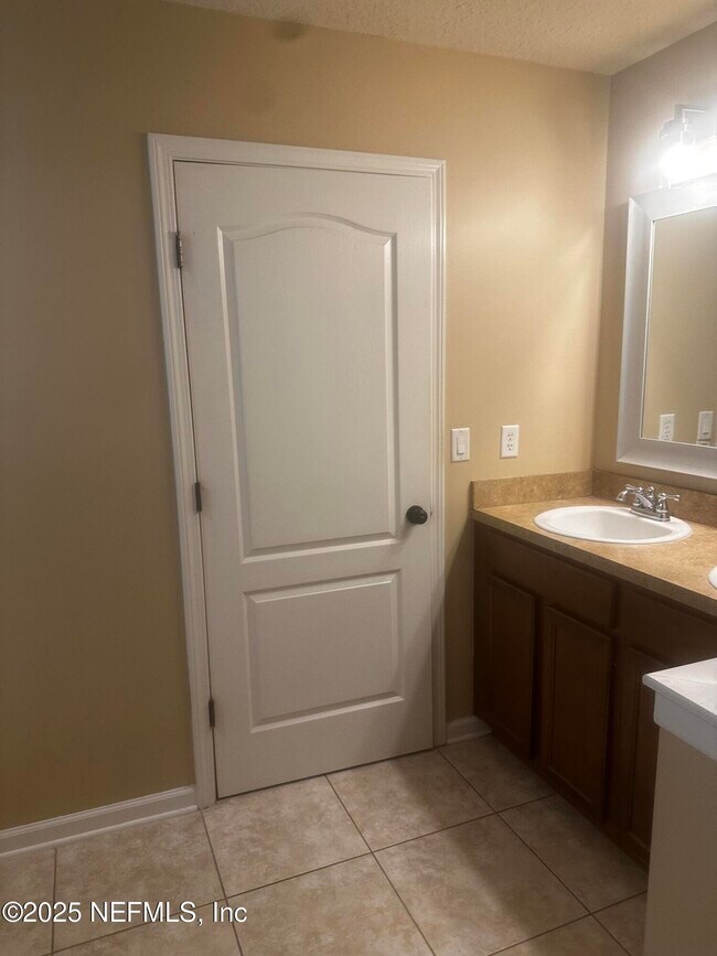 Building Photo - 45157 Ingleham Cir