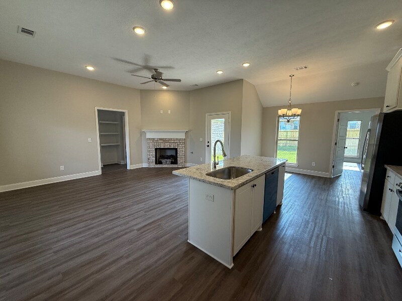 Building Photo - 112 Madisonville Dr