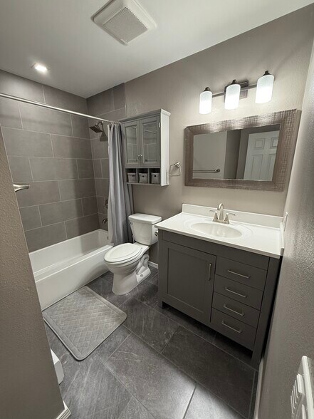 Building Photo - 609 Irwin St