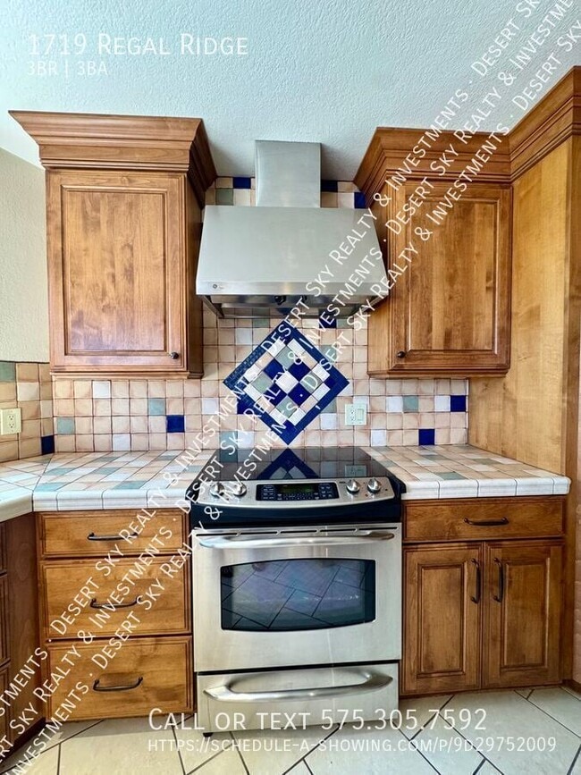 Building Photo - 1719 Regal Ridge St