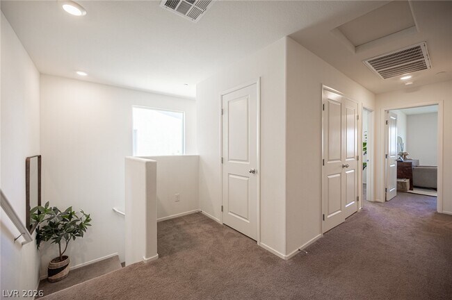 Building Photo - 530 Gloster Ave