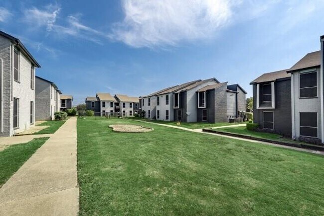 Building Photo - 9666 Scyene Rd
