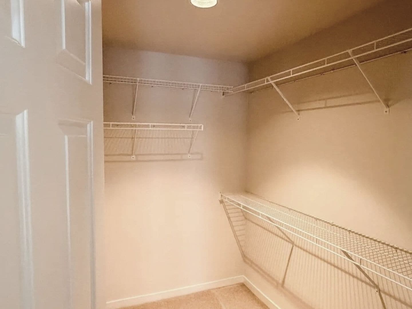 Building Photo - 60 Fairway Ln