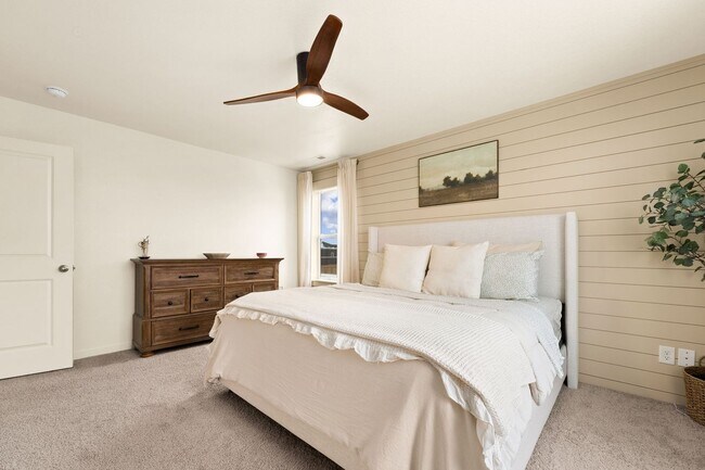 Building Photo - Updated 3-Bedroom Home With 3-Car Garage Close to Commuting, Coffee, and Gym