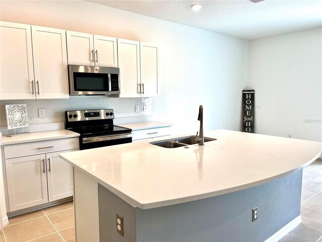 Building Photo - 8500 Lunar Skye St