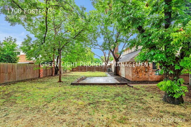 Building Photo - 1700 Foster Dr