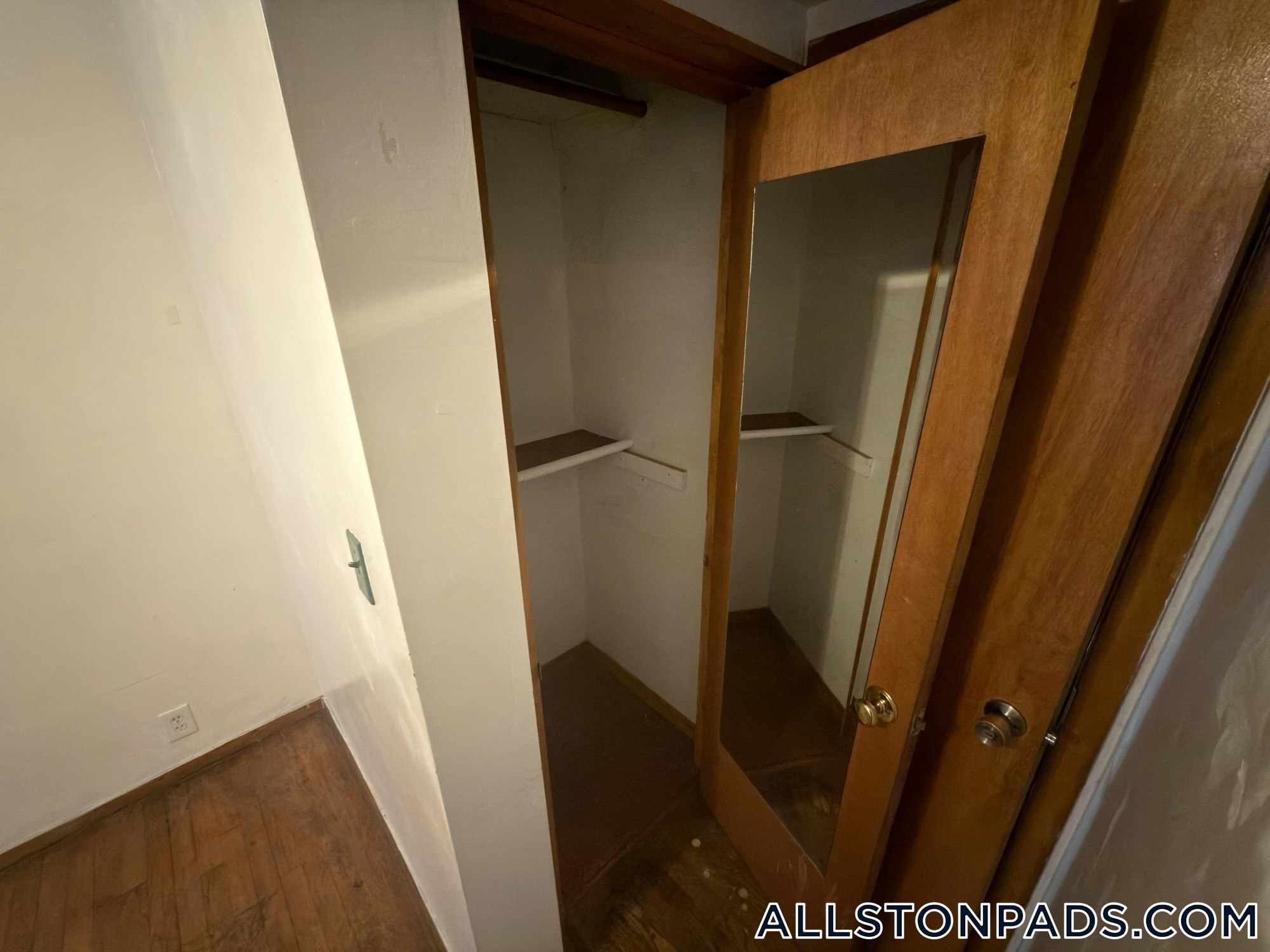 Building Photo - 46 Park Vale Ave