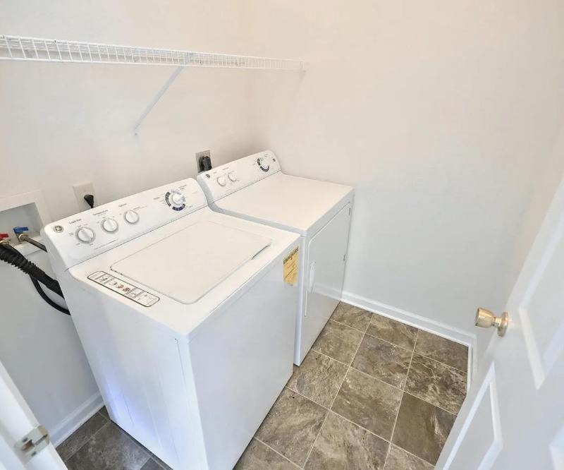 Building Photo - 2304 Sunny Hill Cir