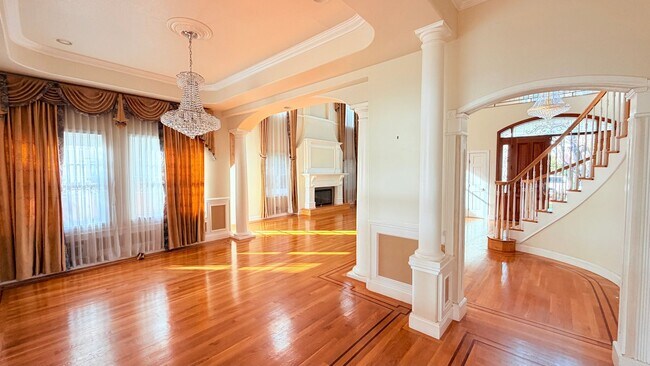 Building Photo - 738 Palmera Ct