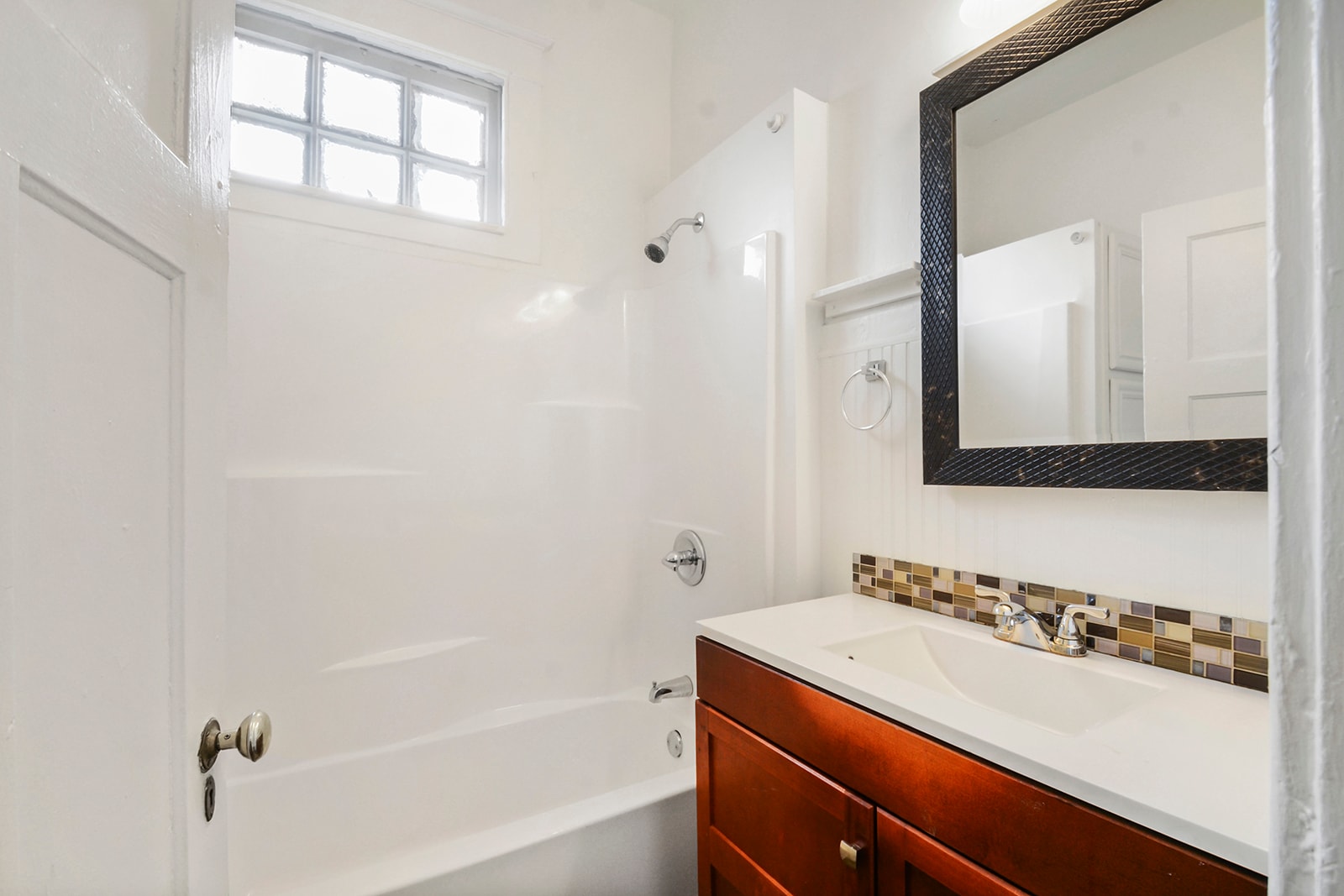 Bathroom. Washer/Dryer is located in the hall - 2617 Dante St