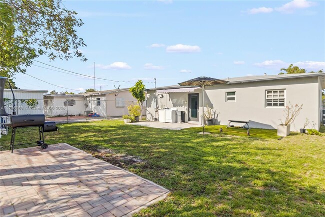 Building Photo - 4200 SW 38th St