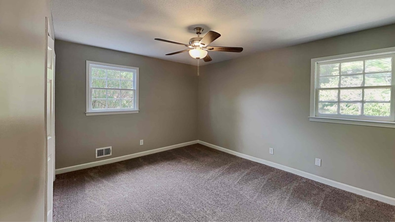 Building Photo - 1924 Pontiac Ave