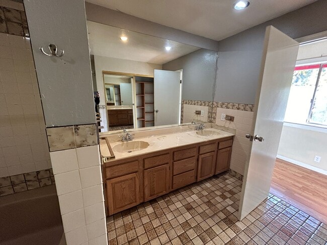 Building Photo - 18728 Three Homes Rd