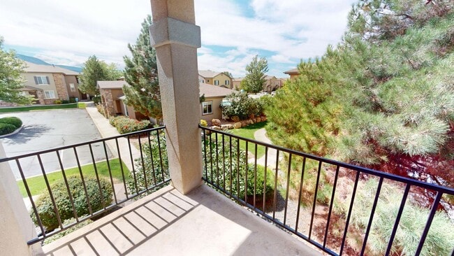 Building Photo - Pet Friendly 2 Bedroom Cedar Crossing Town...