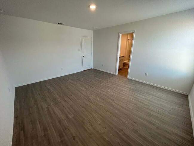 Building Photo - **APPLICATION RECEIVED** BEAUTIFUL 3 Bedroom / 2 Bath Home w/ Community Park & Pool!