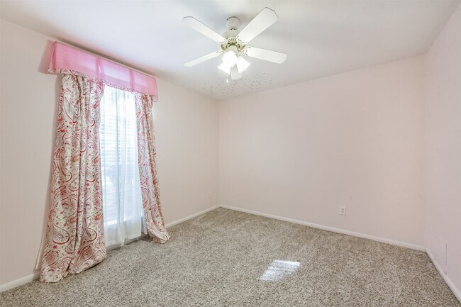 Building Photo - 13203 Yaupon Holly Ln