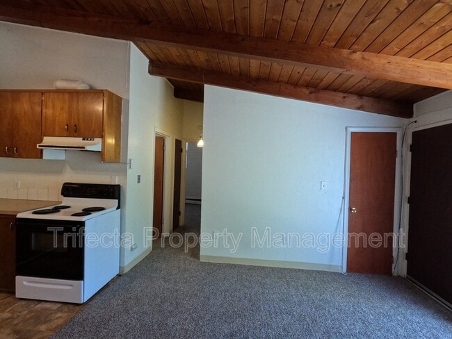 Building Photo - 610 Parker St