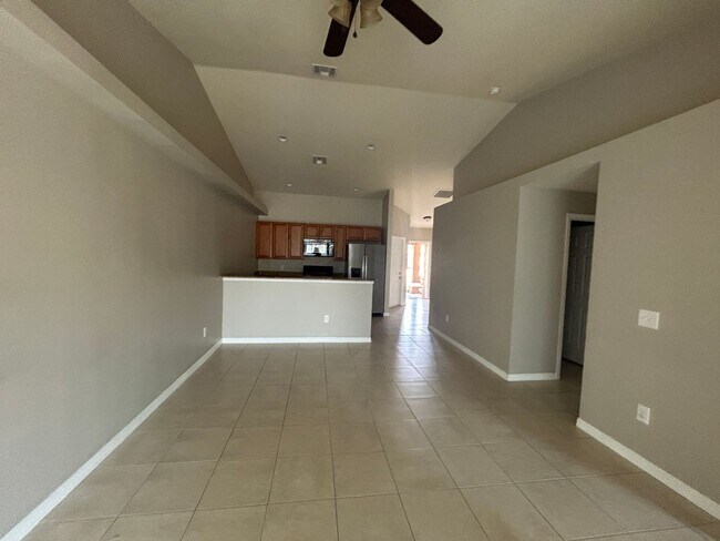 Building Photo - 523-527 SE 6 Place