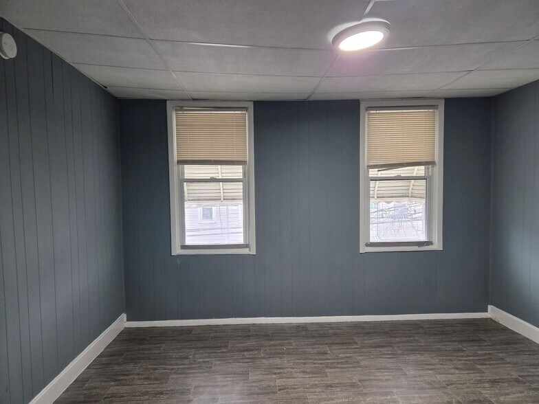 Building Photo - 406 S Macon St.