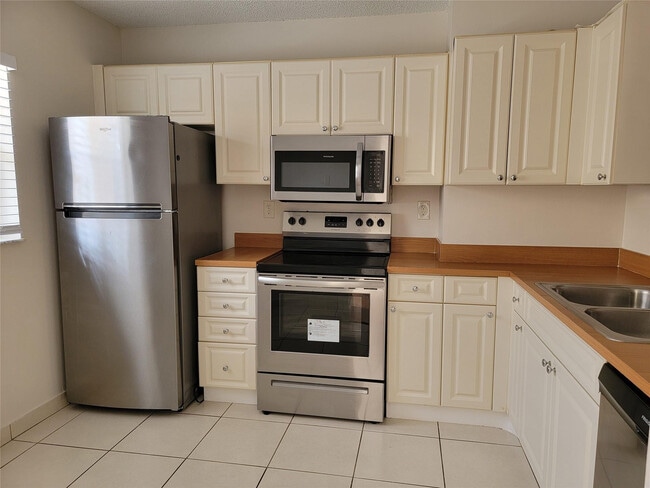 Building Photo - 12255 Royal Palm Blvd