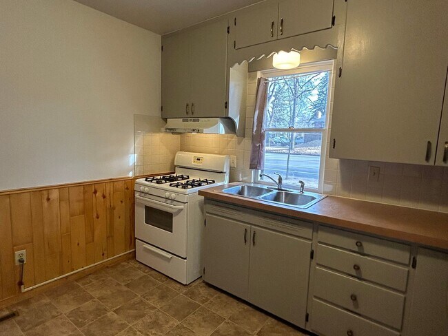 Building Photo - 334 E Elizabeth St