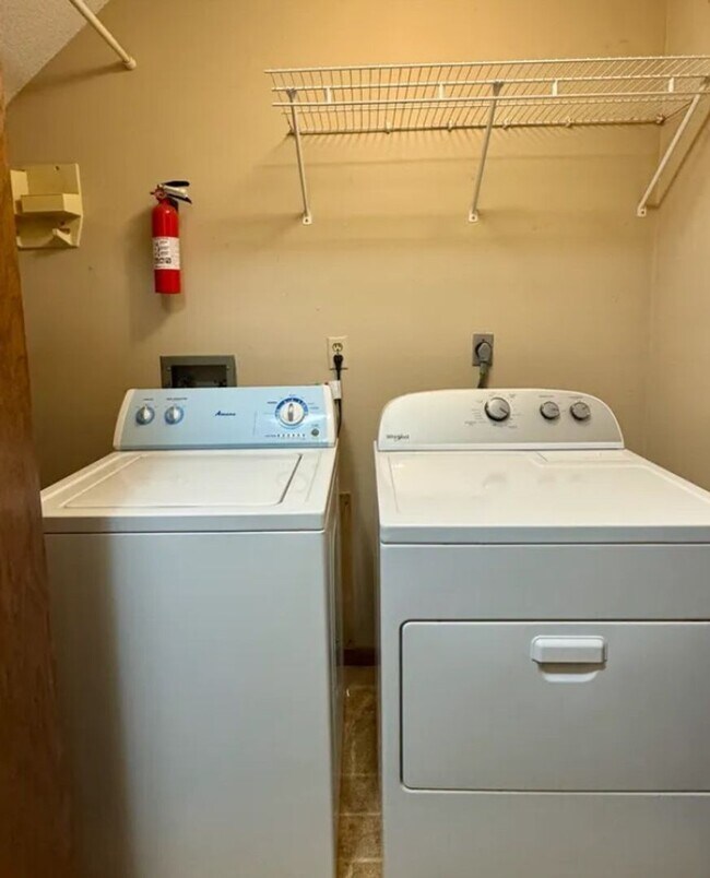 Building Photo - 606 Vilas St