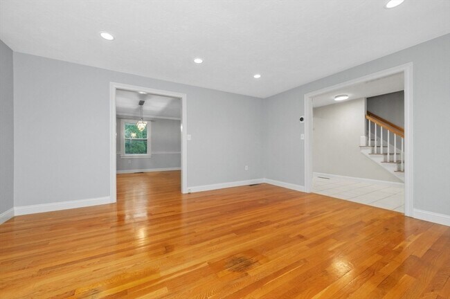 Building Photo - 2 Minuteman Ln