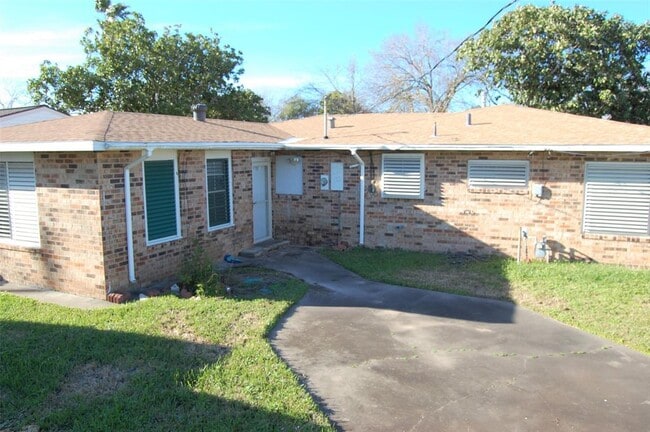 Building Photo - 115 Barracuda Ave