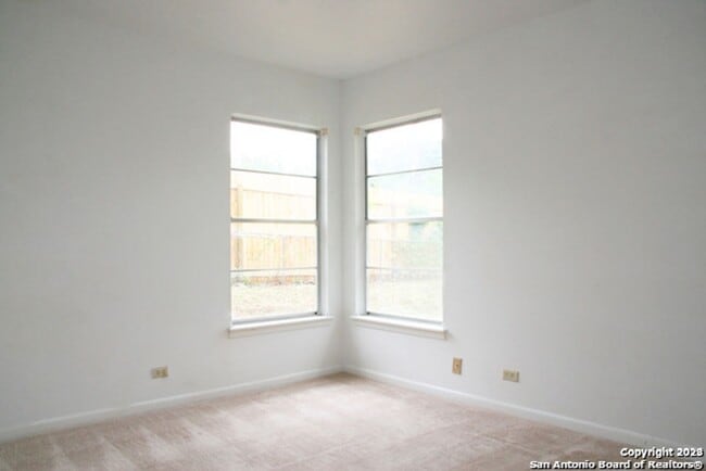 Building Photo - 3 Bedroom/2 Bath Glen Oaks Park Subdivision