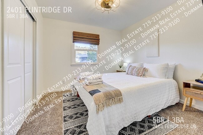 Building Photo - 2401 Flintridge Dr
