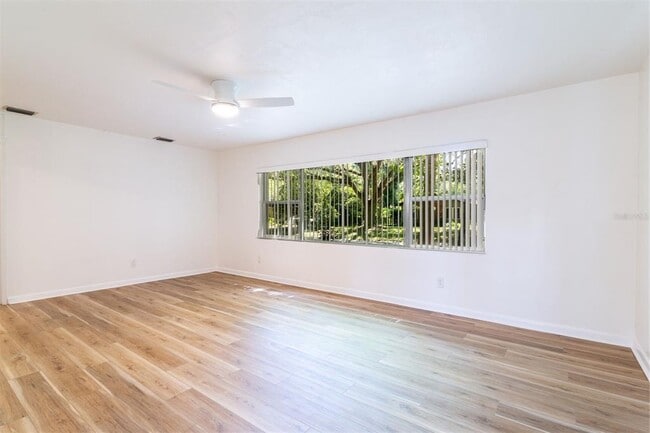 Building Photo - 600 NW 36th Dr