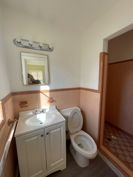 Building Photo - 3902 Westview Ave