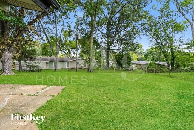 Building Photo - 3045 Kingsley Dr