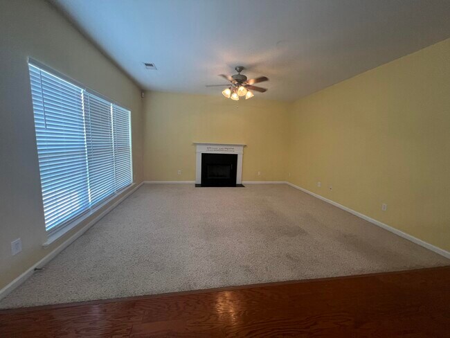 Building Photo - 565 Batty Way
