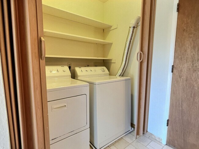 Building Photo - 6BD/3BA – Spacious West San Jose home near...