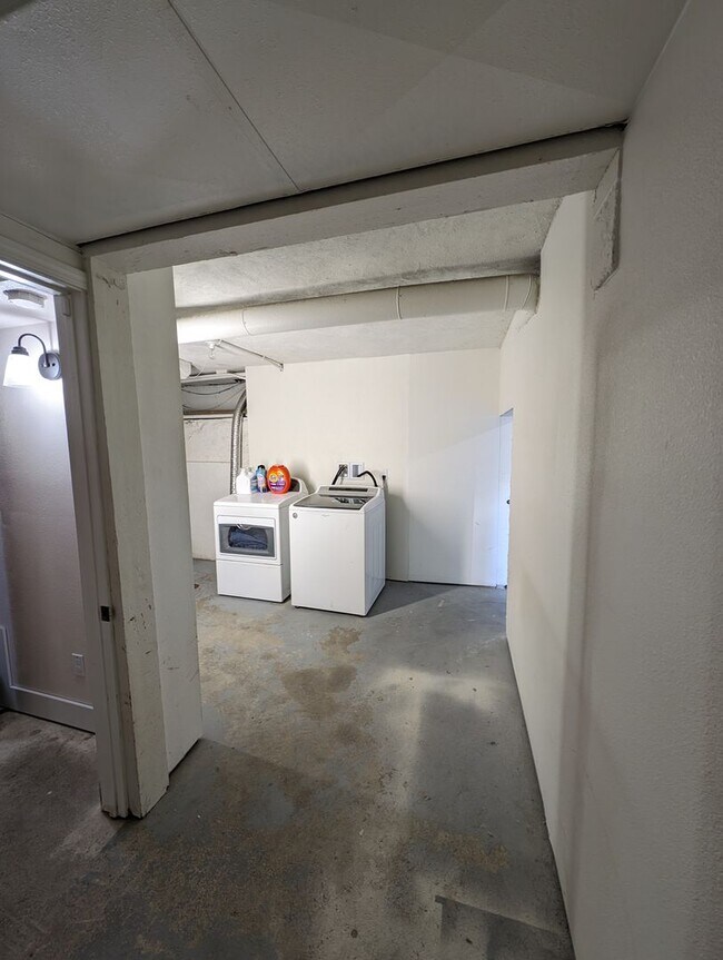 Building Photo - Updated 3 Bedroom Charmer in the Heart of ...