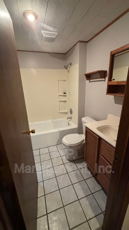 Building Photo - 1425 Meadowmoor Dr NE