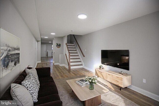 Building Photo - 530 N Montford Ave