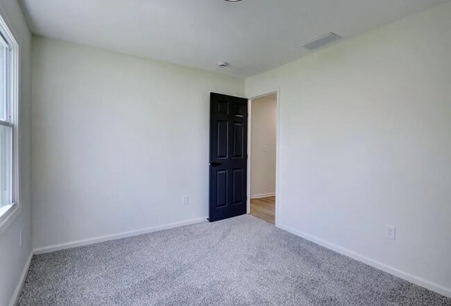 Building Photo - Beautifully remodeled 4-bedroom, 2-bath ho...