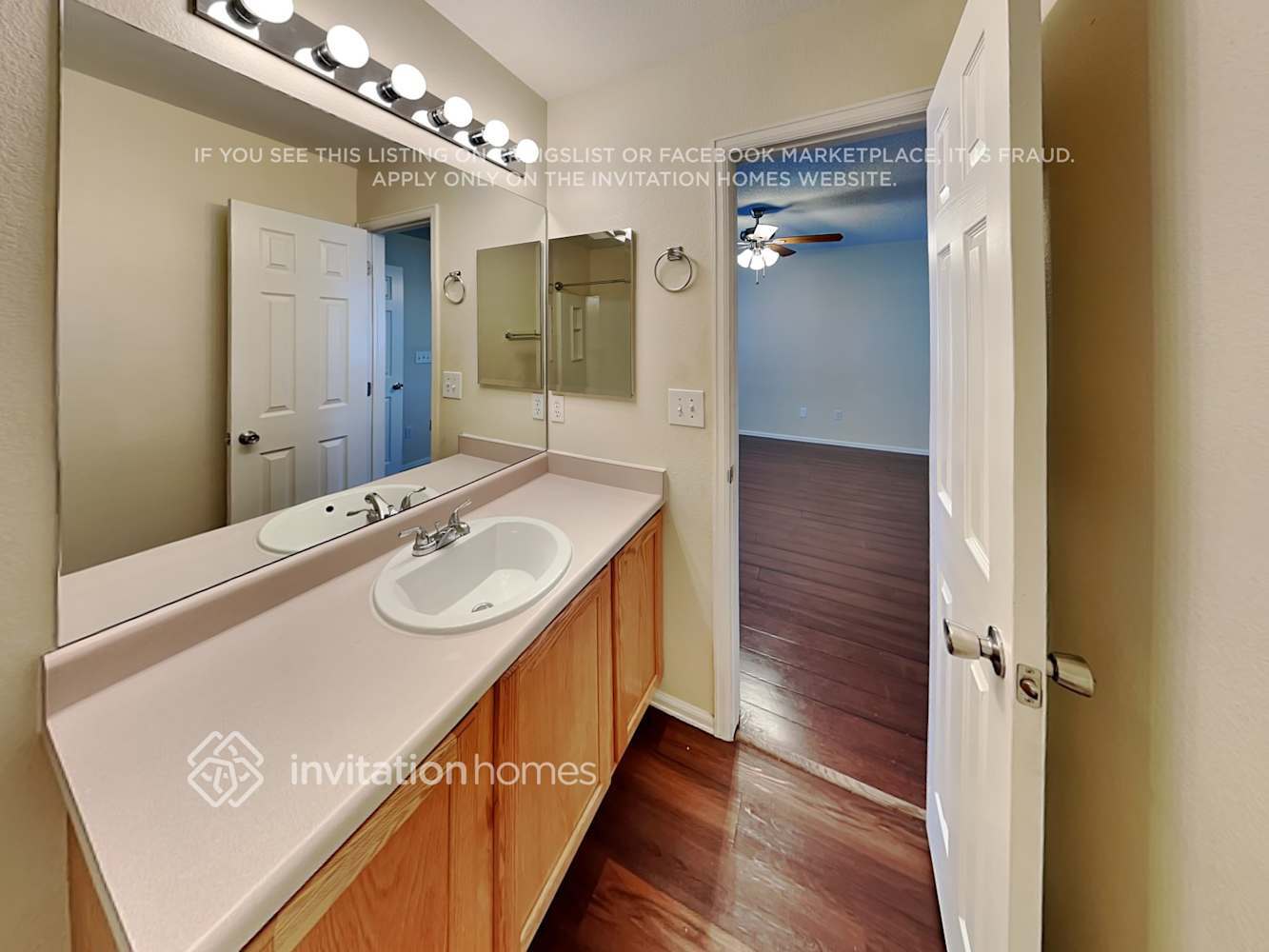 Building Photo - 874 Descendant Dr