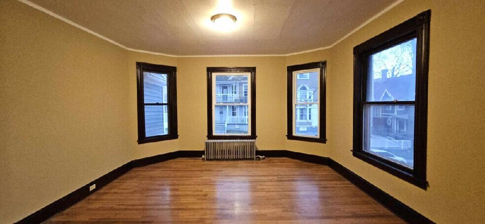 Building Photo - 141 Chestnut Ave