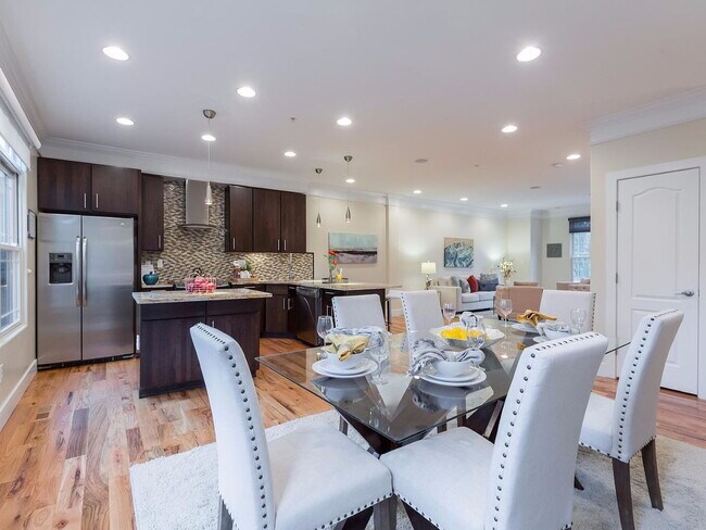 Building Photo - "Spacious Urban Living: Luxurious 4-Bed, 4-Bath Duplex in the Heart of Washington, DC!"