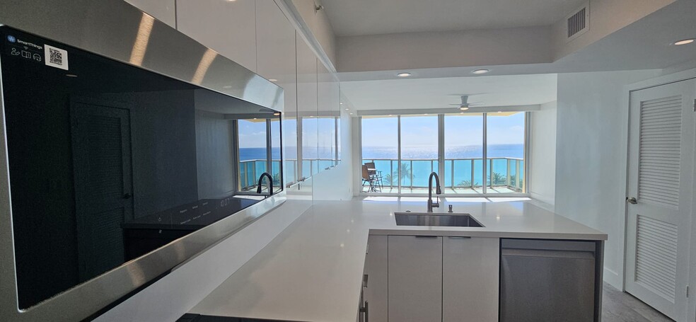 Building Photo - 2501 S Ocean Dr