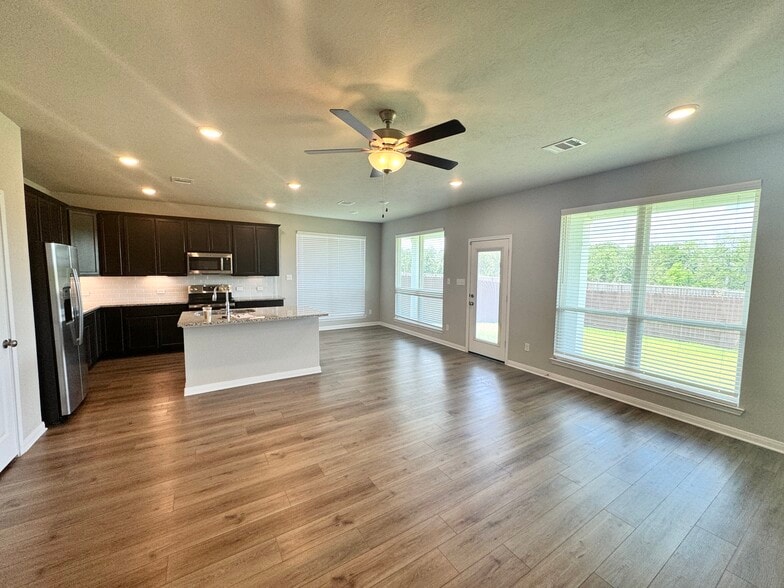 Building Photo - 1308 Kingsgate Dr