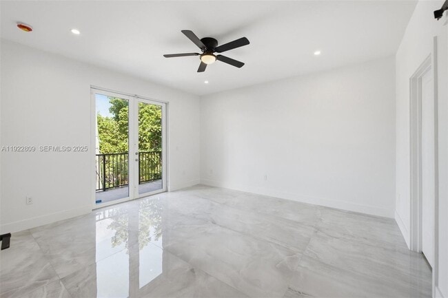 Building Photo - 3111 SW 12th St