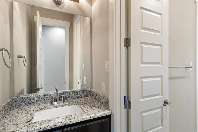 Building Photo - 905 Madison Fork Dr