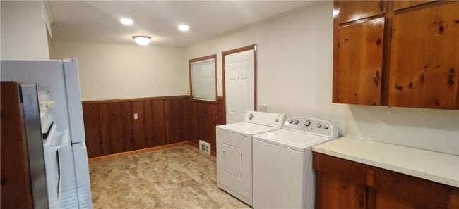 Building Photo - 1350 N Kings Dr