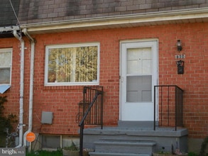 Building Photo - 630 Kingston Rd