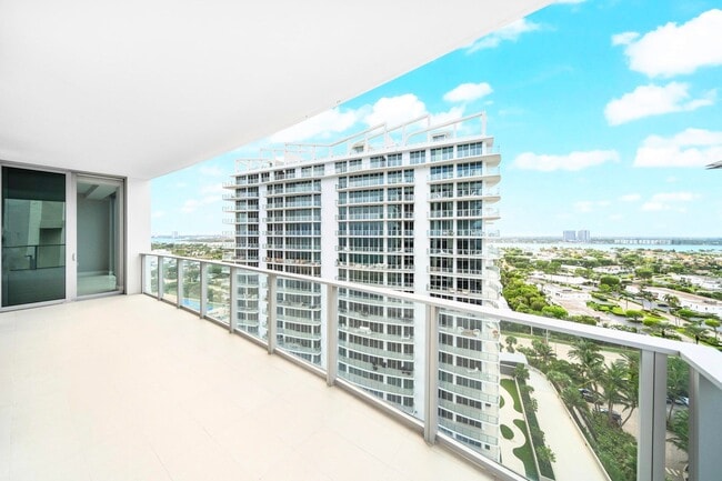 Building Photo - 3100 N Ocean Dr